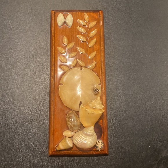 Vintage shell art wall hanging decor - Picture 4 of 6